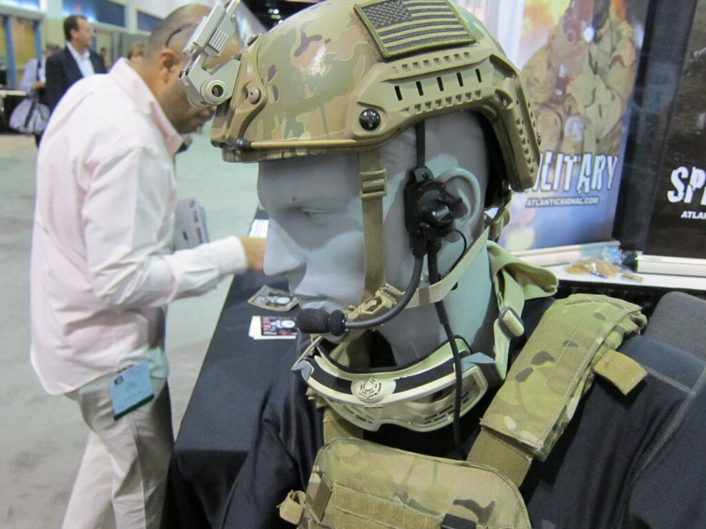 кевларова каска