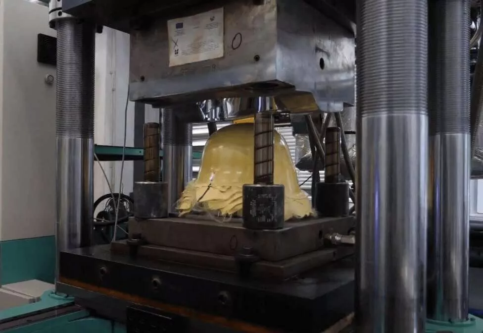 кевларова каска виготовлення